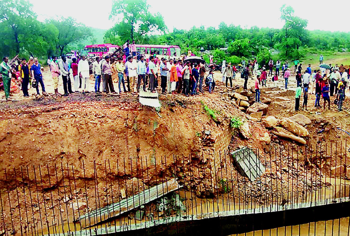 traffice jam on National Highway for 4 hours due to rain