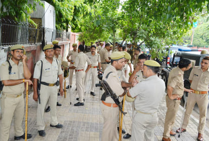 police deployed outside sp leader house before mob violence protest