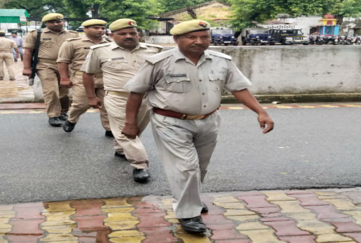 policeman removed his uniform on order of juvenile magistrate in agra