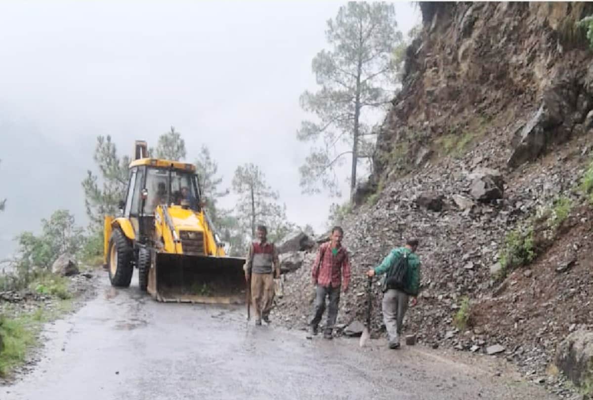 landslides and tree fell in shimla due to heavy rainfall
