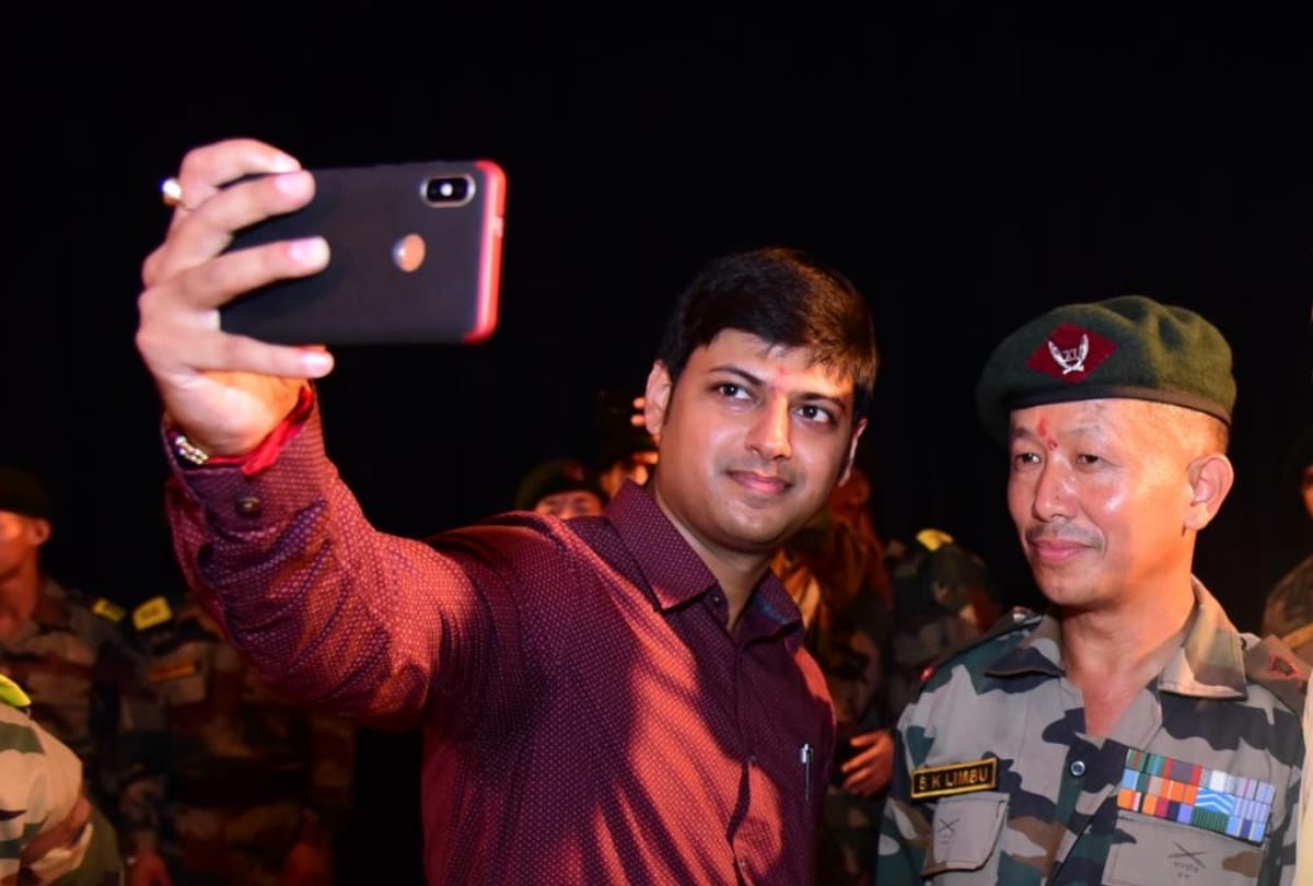 saumitra is fighting for the rights of martyrs