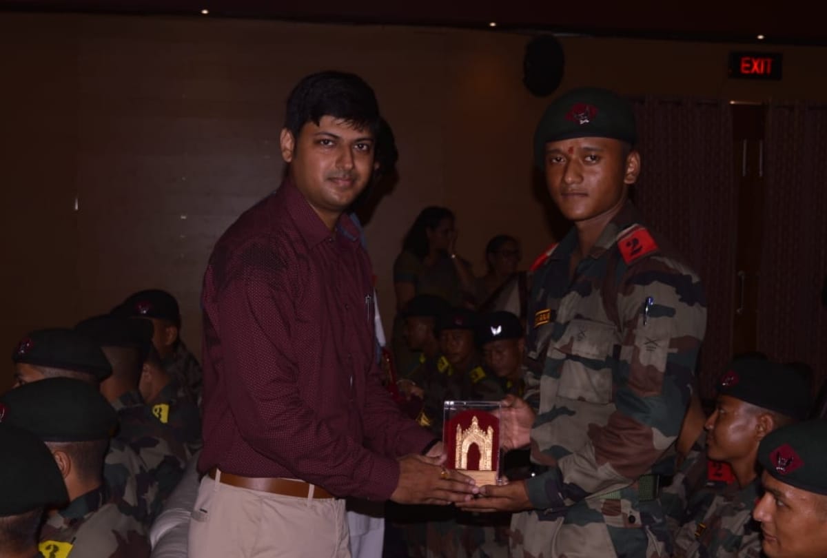 saumitra is fighting for the rights of martyrs