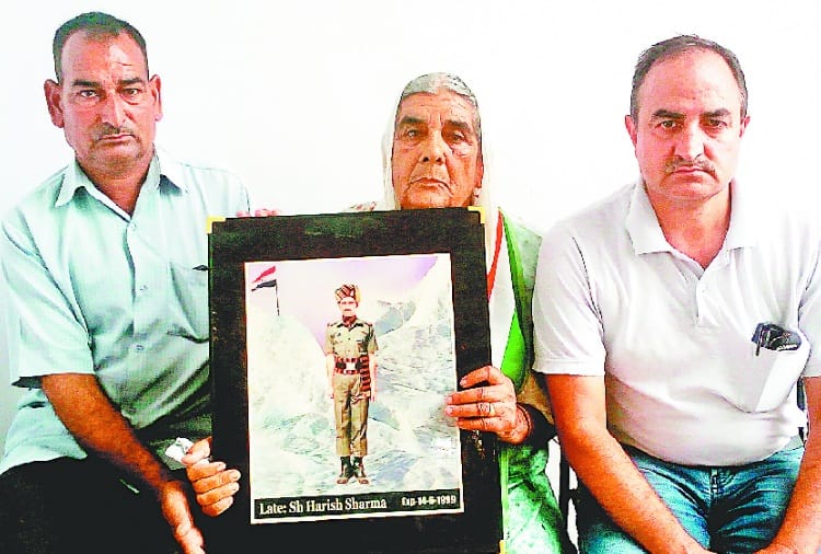 kargil diwas 2019, Kargil War Shaheed Jawan Family Waiting for Army Medal Since 20 Years