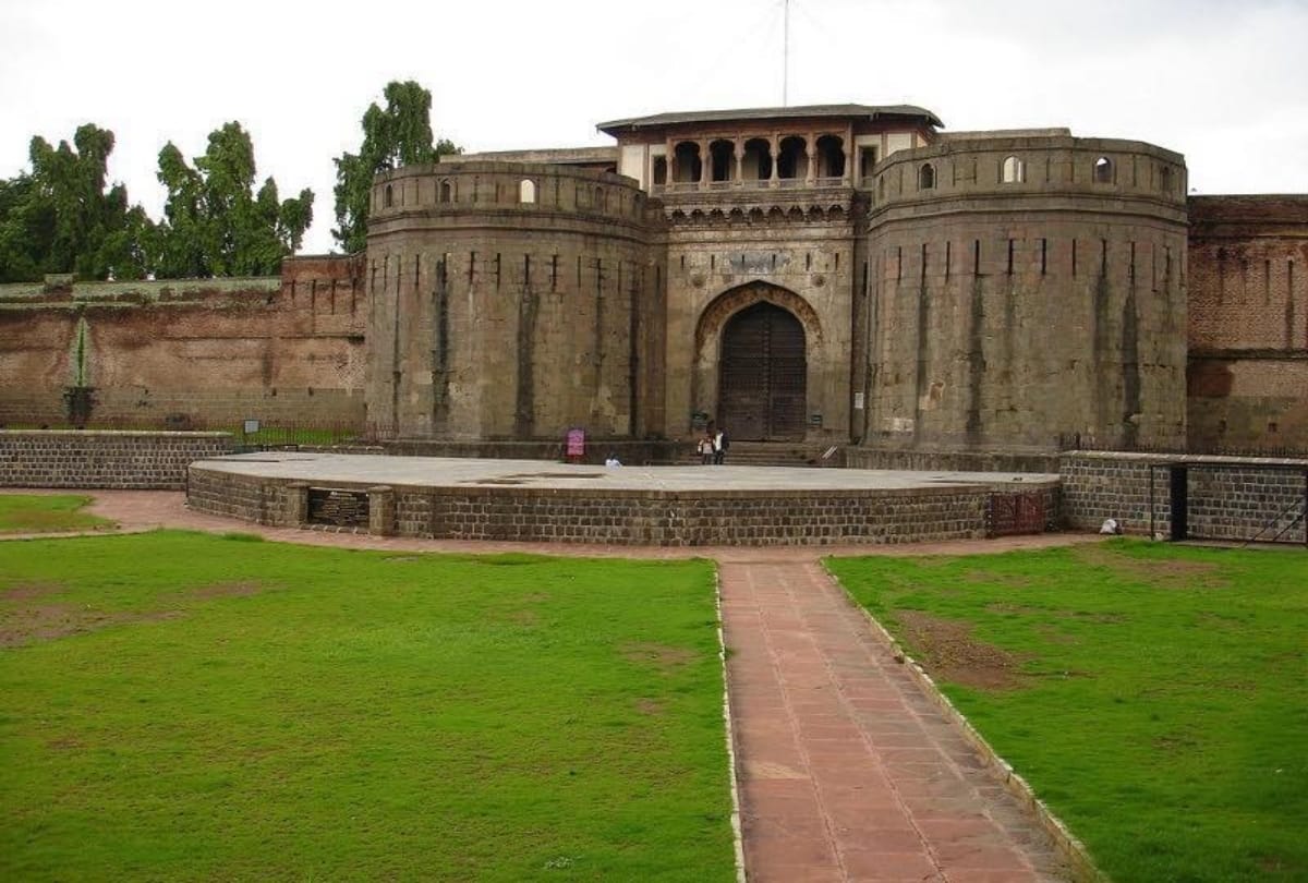 planning to visit pune do not go shaniwar wada fort at blood moon night