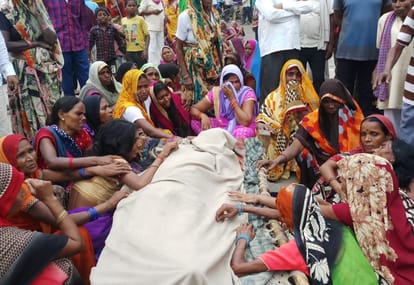 Electric current killed two and villagers done road jam in varanasi