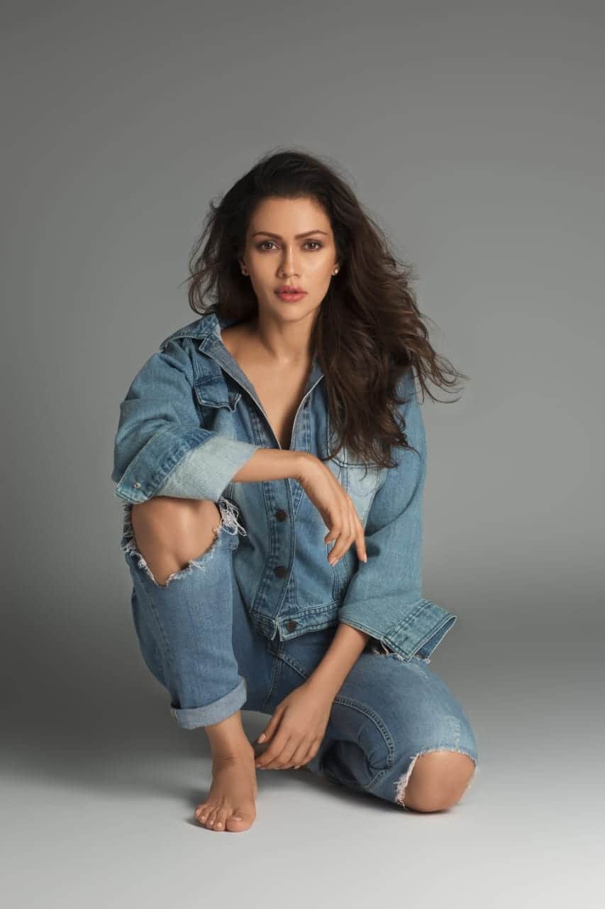 Mahira Khan to Waluscha De Sousa these Divorcee actress not come in news for their Divorce