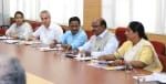 सेक्टर 9 स्थिति यूटी सचिवालय में अफसरों के साथ मीटिंग करते राष्ट्रीय सफाई कर्मचारी आयोग के अध्?