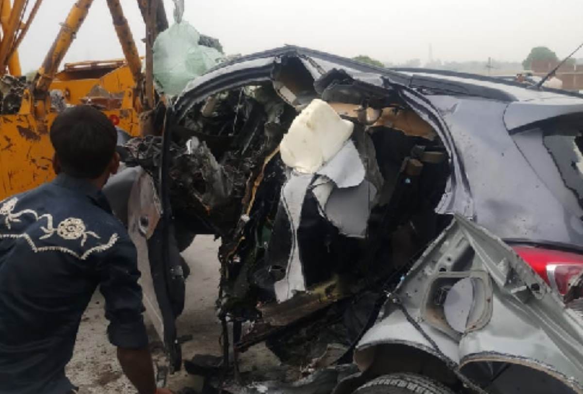three died in an accident on agra express way