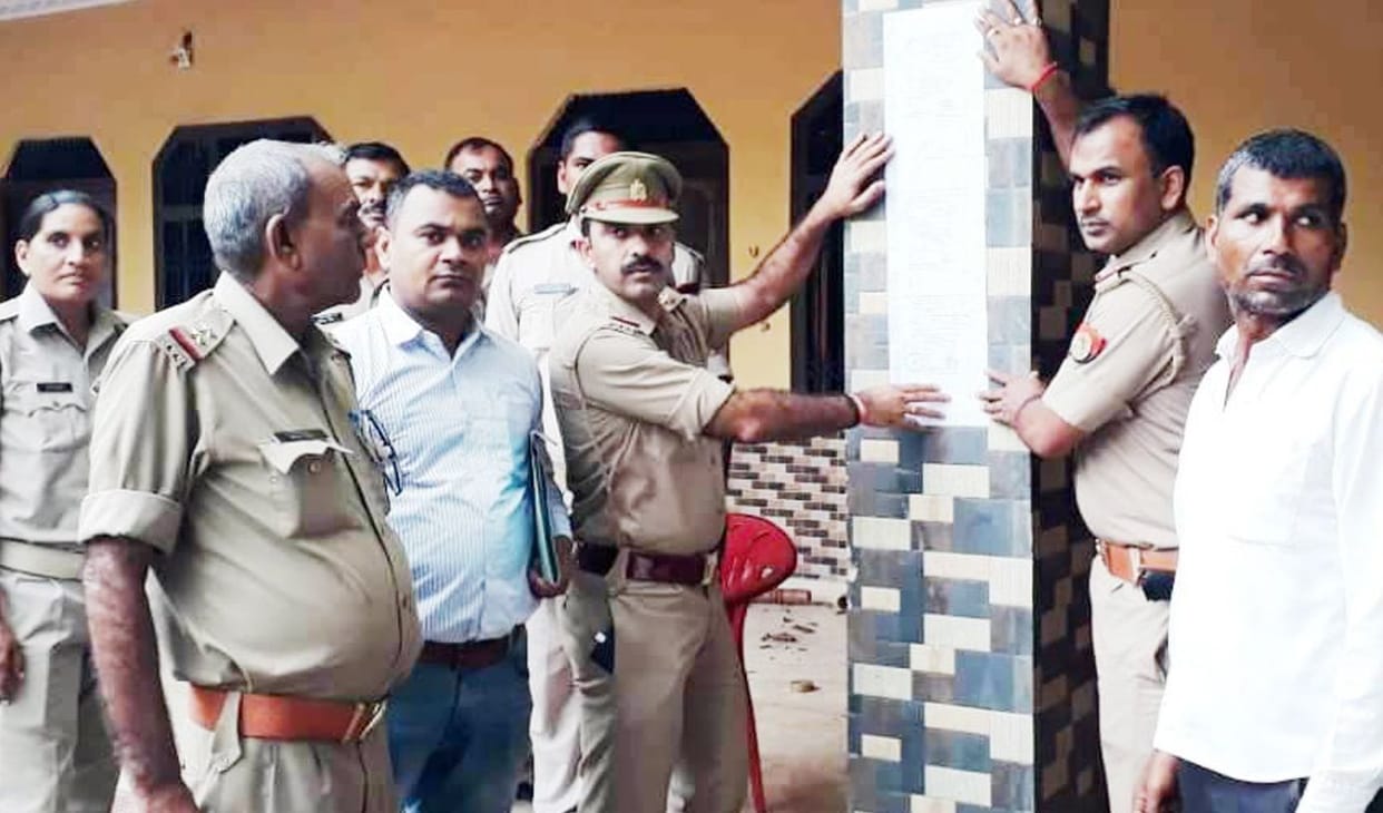 the police paced the notice in murderd victim house vijay dhama