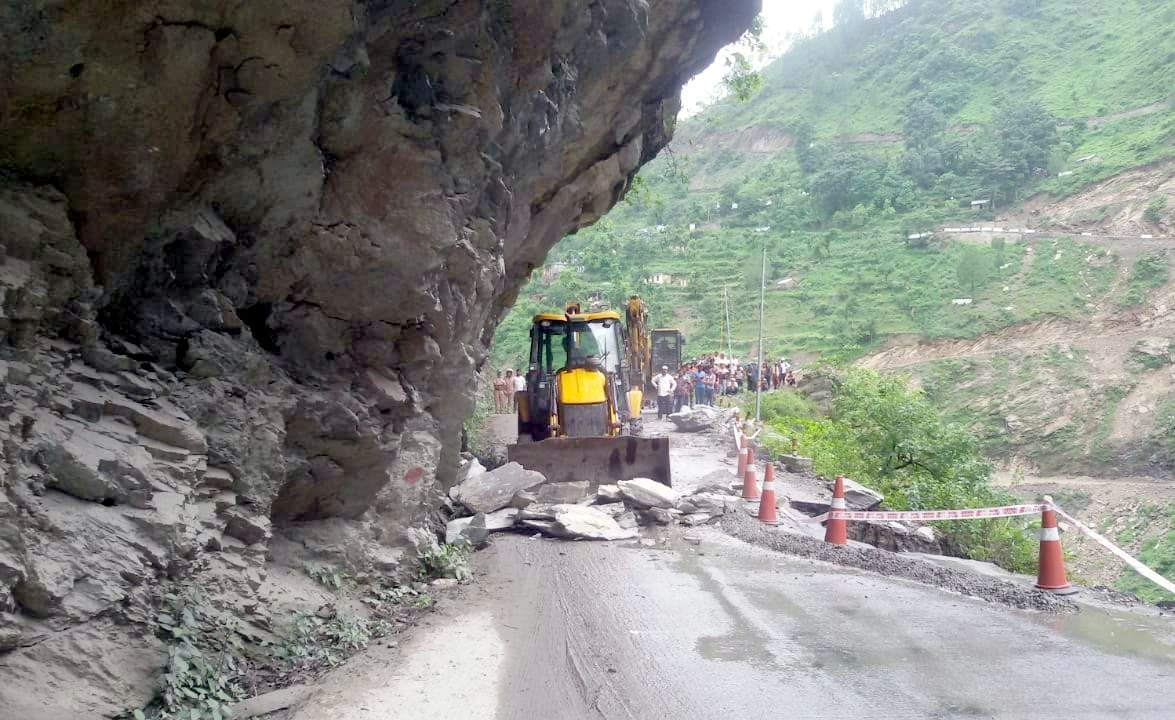 Uttarakhand: rock break during All weather Road work, Badrinath highway closed for three hours