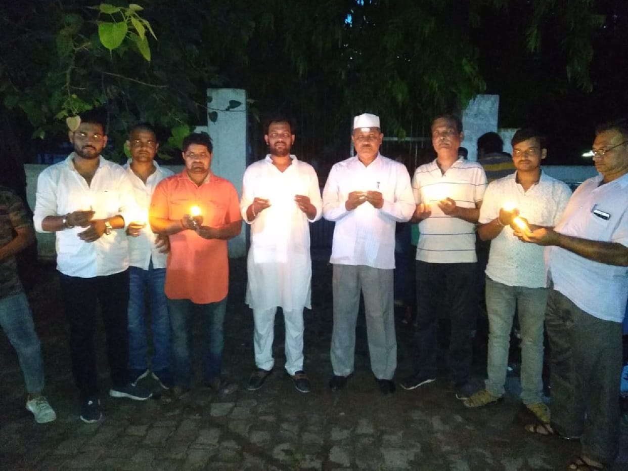 Tribute to Kargil martyrs by burning candles