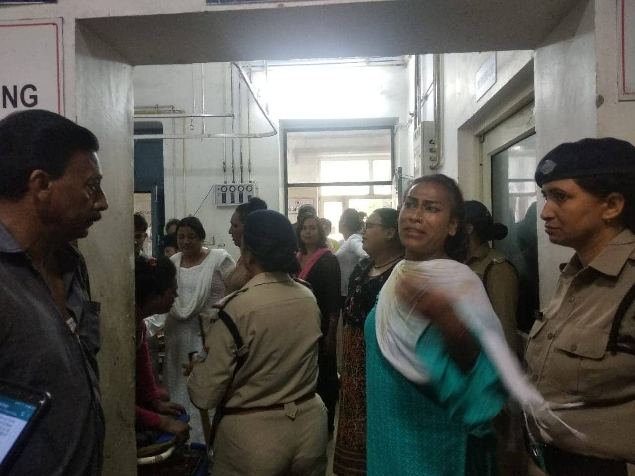 eunuchs two group fight in dehradun