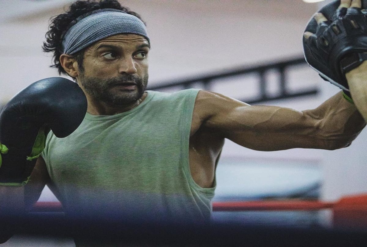 Farhan Akhtar apologies after shared inaccurate map of kashmir and india for protest on caa 2019