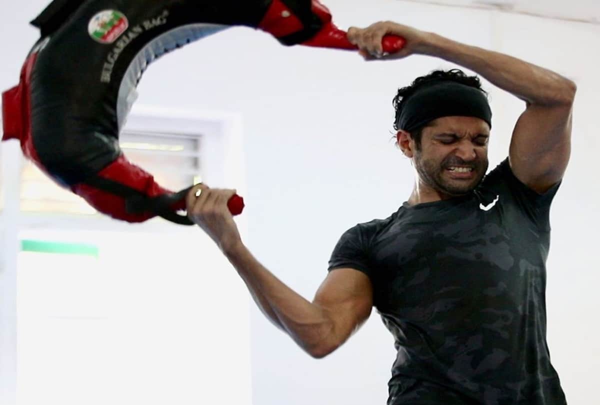 IPS Officer viral tweet Calls Out Farhan Akhtar Lack Of knowledge Over CAA Protests Video