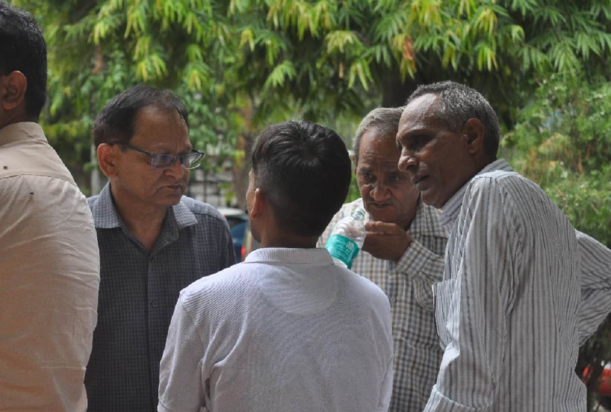 triple suicide in iit delhi campus police look for these seven questions
