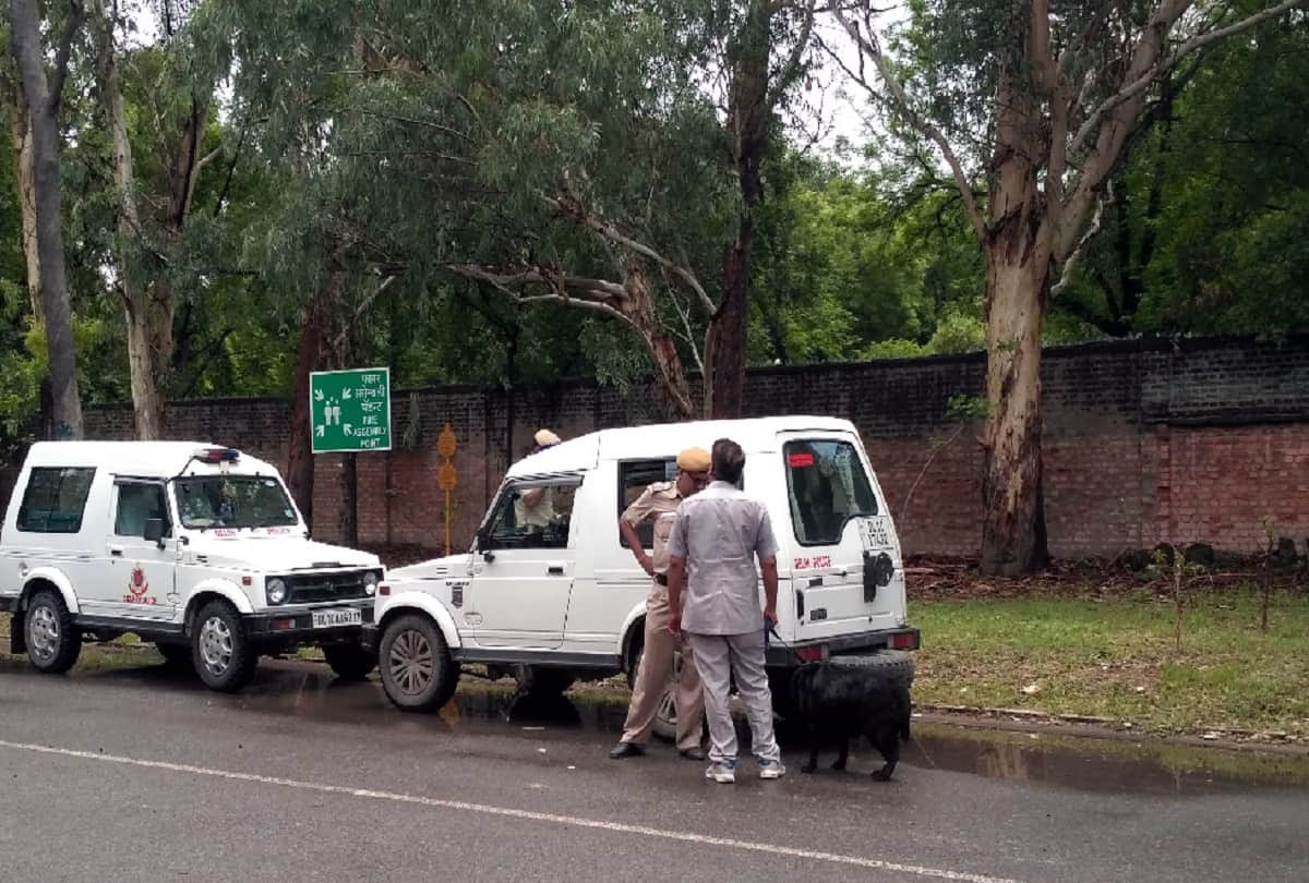 triple suicide in iit delhi campus police look for these seven questions