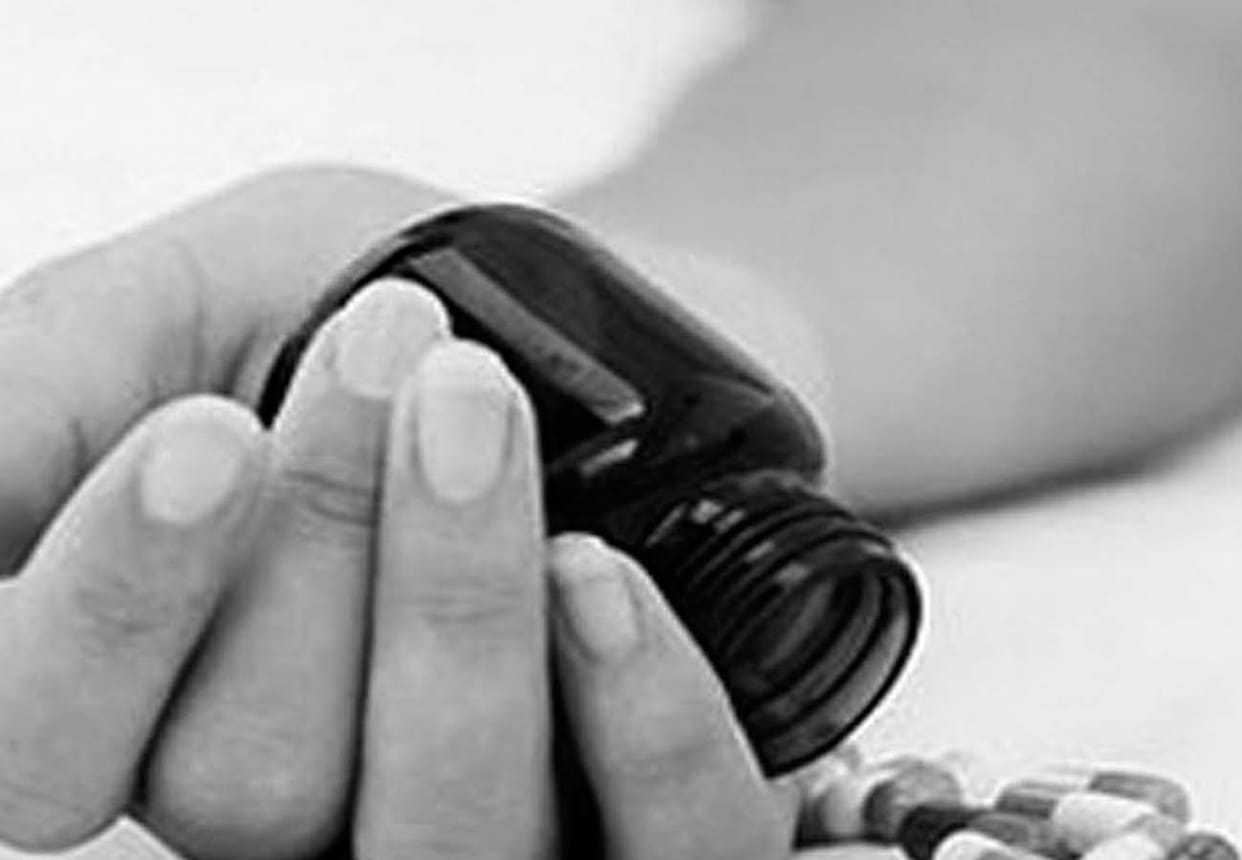 Husband wife ate poison in banda
