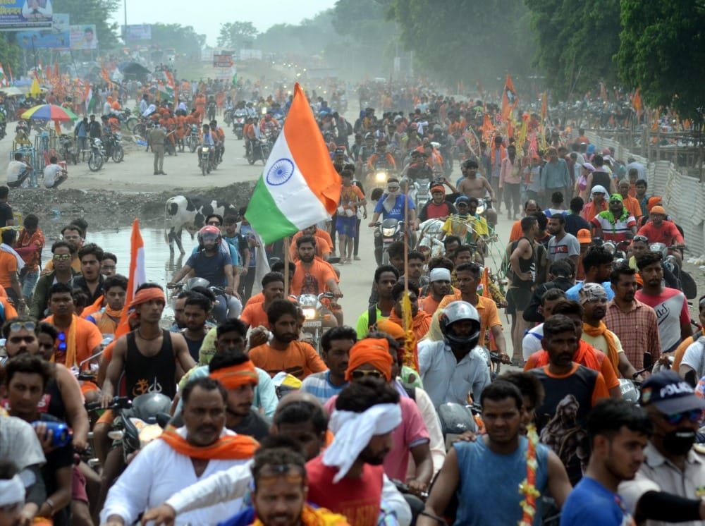 kawad yatra 2019 Kanwadiya doing worship in dargah piran kaliyar