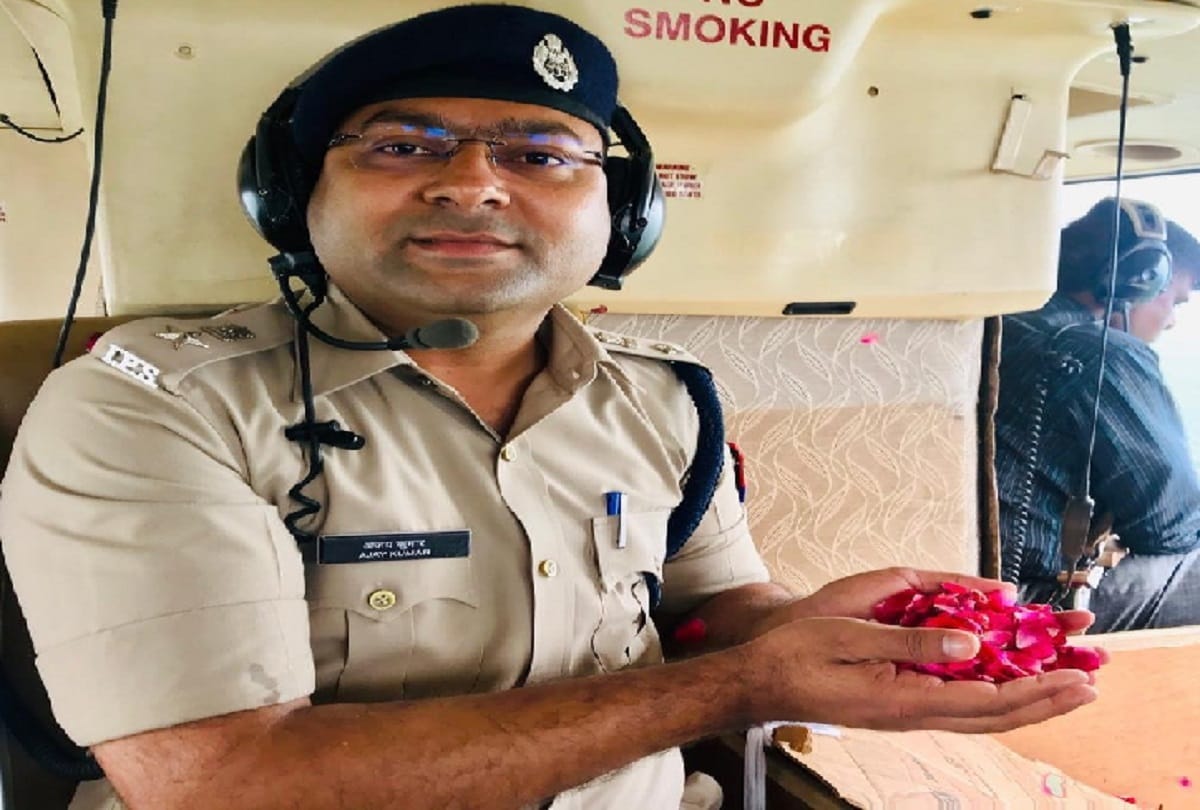 Flower petals on kanwariyas by DM Akhilesh Singh and SP Ajay Kumar from helicopter in Shamli
