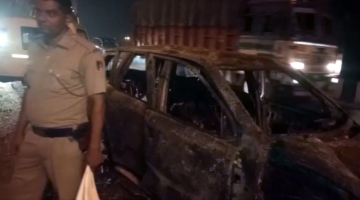 Fire in running car, transporter died