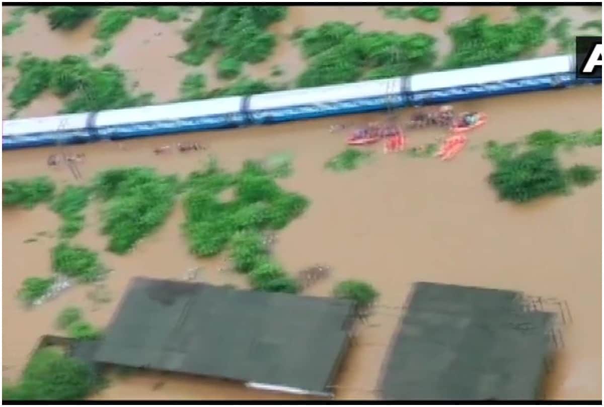 mahalaxmi express rescue operation photos Maharashtra