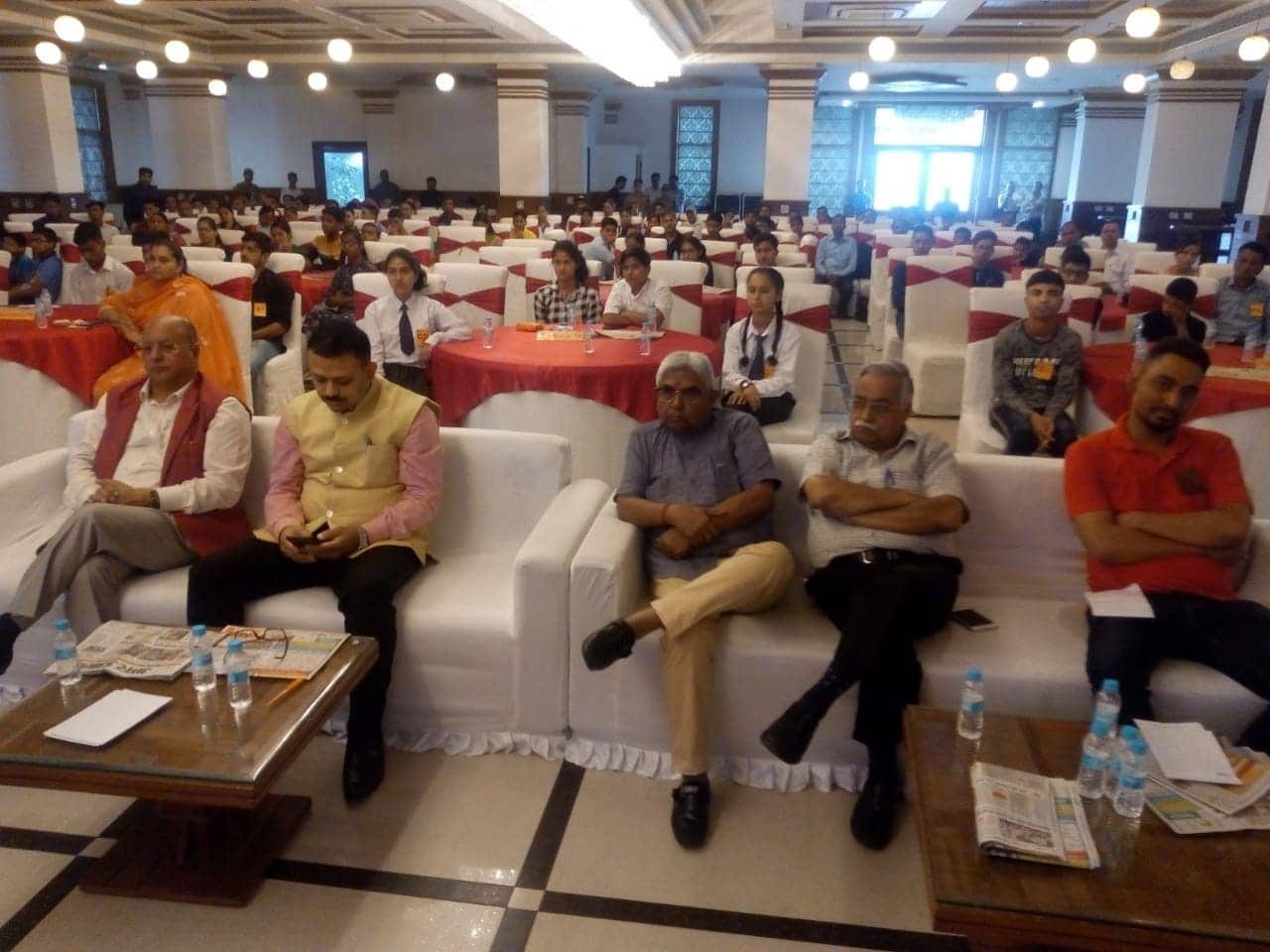 Amar ujala Medhavi samman 2019 uttarakhand government will give 11 thousand rupee to honored student