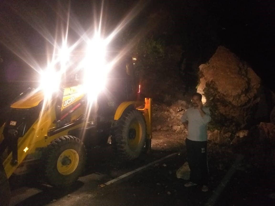 Heavy boulder fallen from the hill on the Mussoorie-Dehradun route