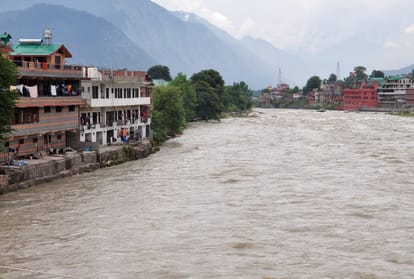 Himachal Pradesh NH Three blocked near Mandi town due to landslide