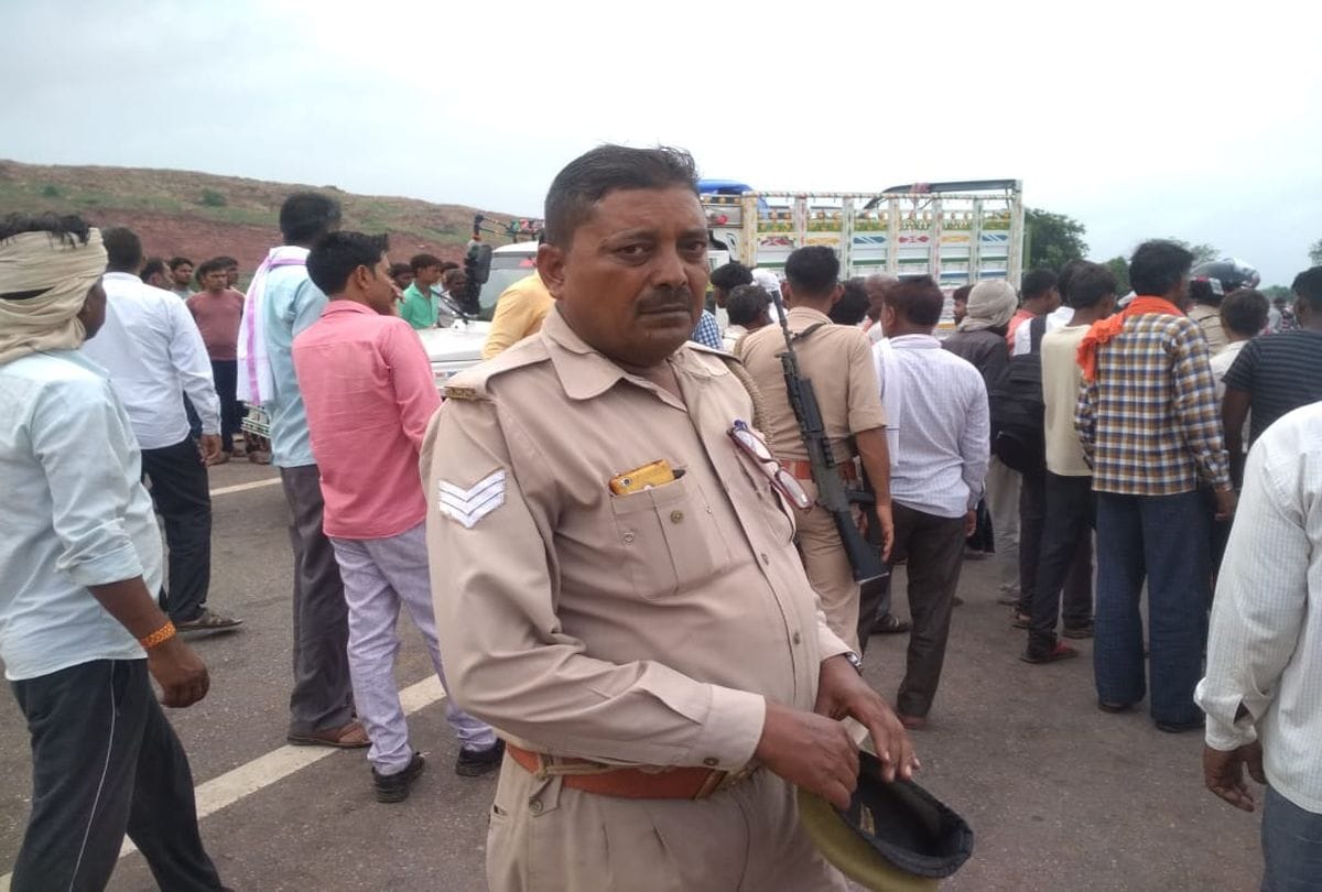 eight person died in road accidents in agra