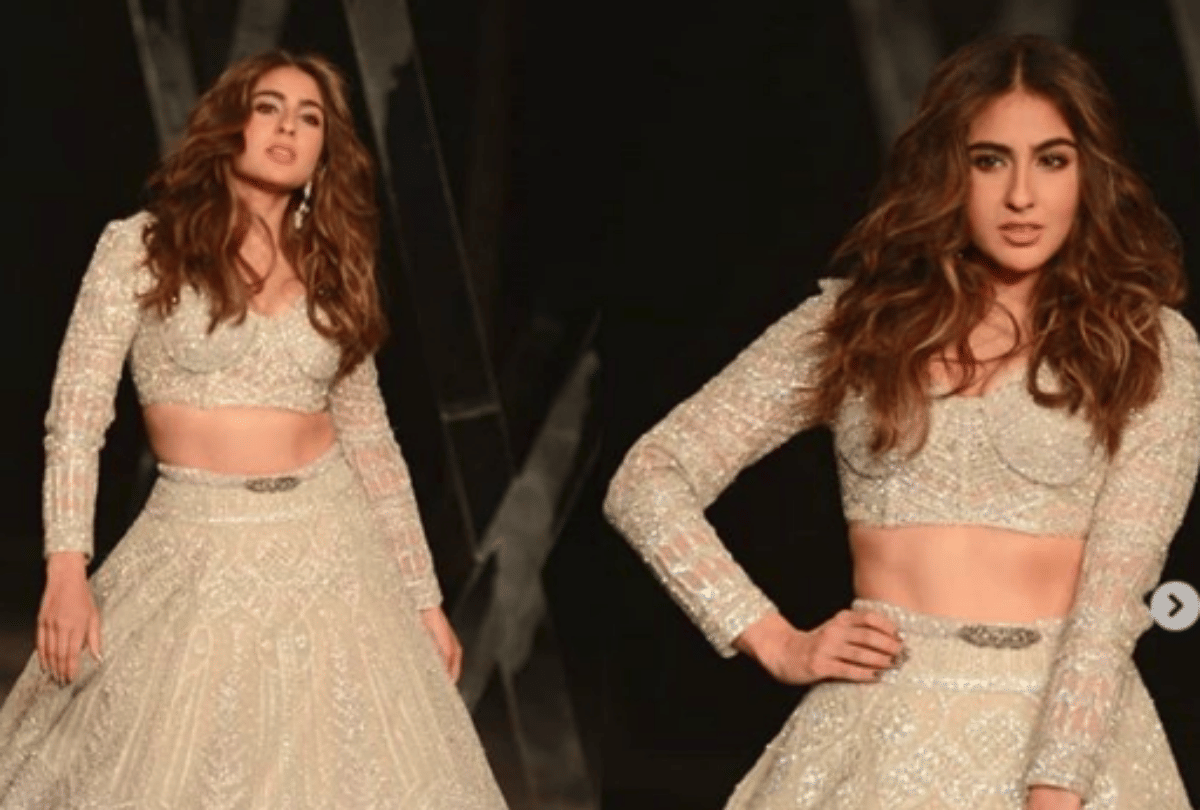 sara ali khan ramp walk during a fashion show kartik and ibrahim clapping for her