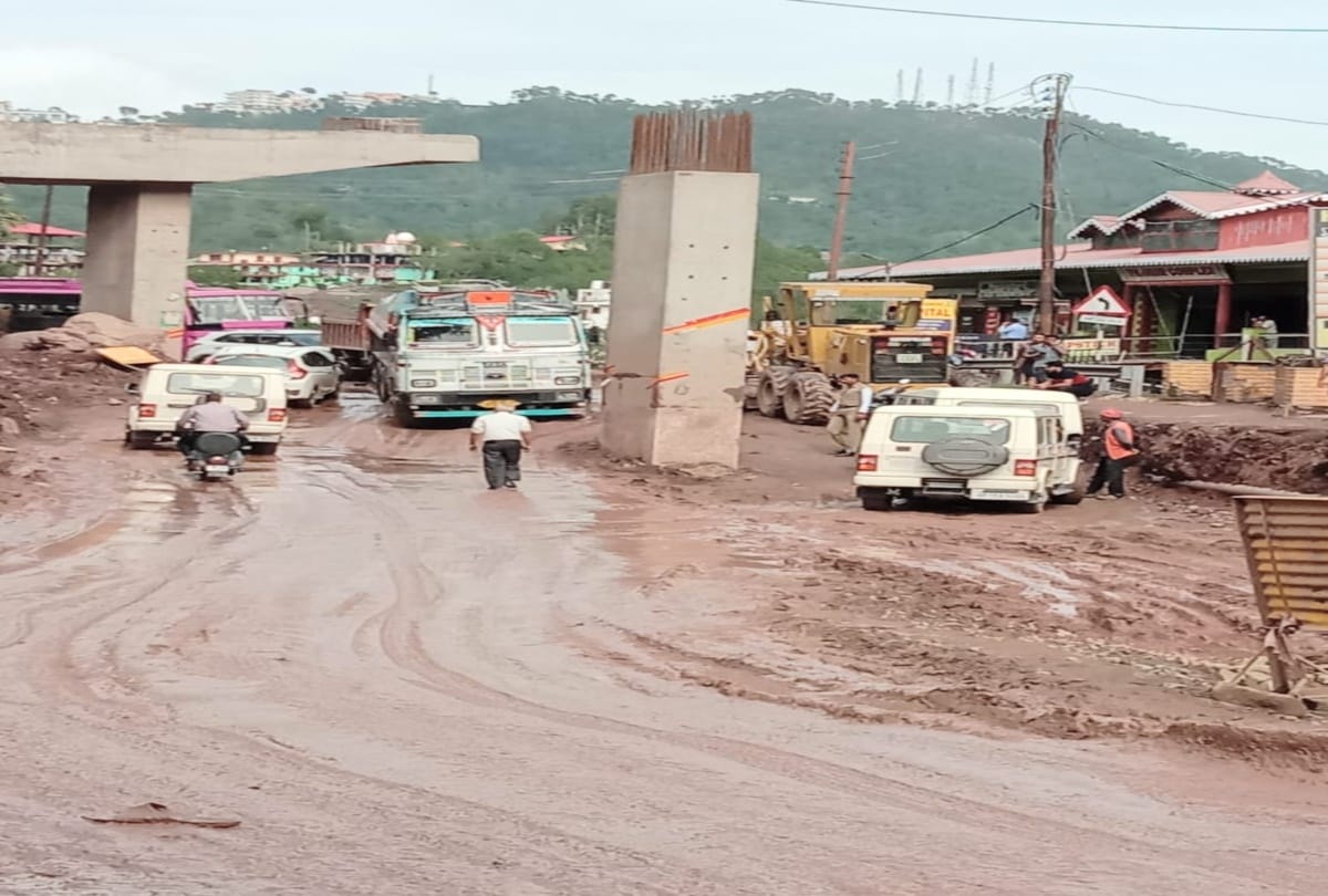 Five km long Jam on Kalka Shimla Highway near kumarhatti solan