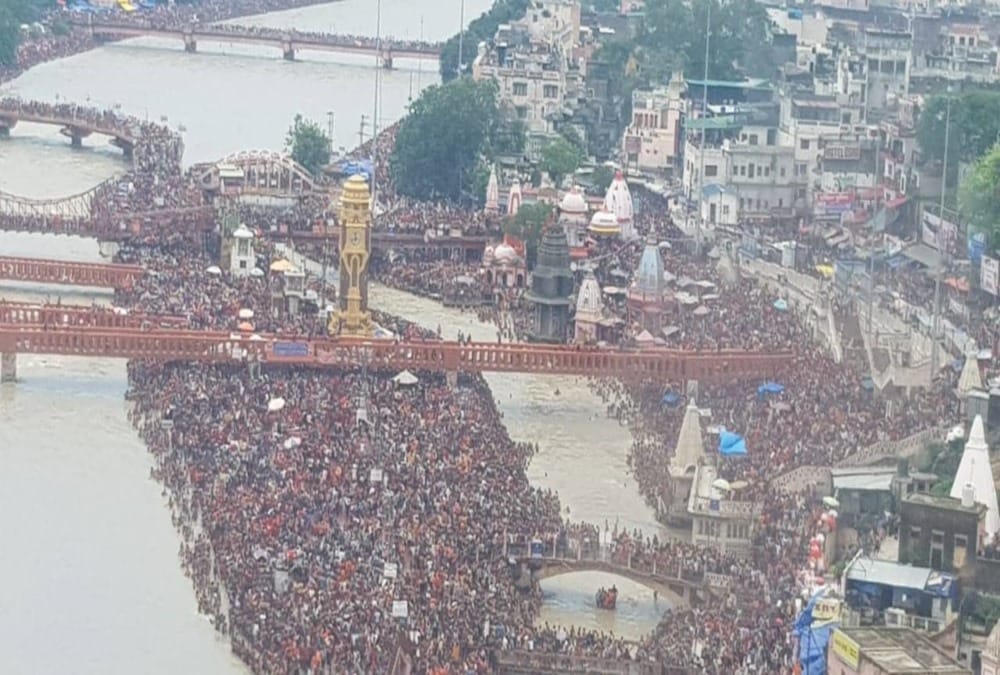 kawad yatra 2019 Approx 35 lakh Kawadiya on har ki pauri sprinkle flowers by helicopter