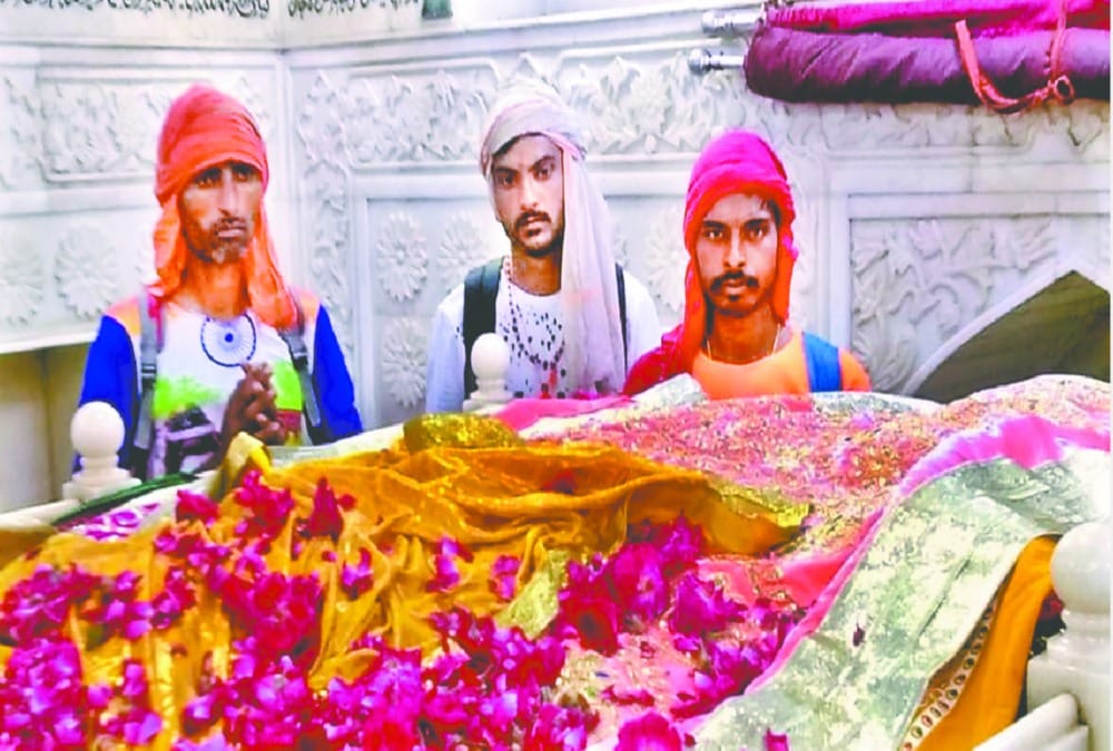 kawad yatra 2019 Kanwadiya doing worship in dargah piran kaliyar