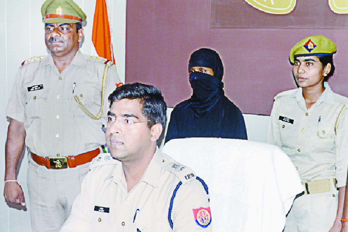 wife murder her drunkard husband after he want to assault his daughter in Bijnor