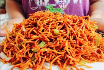 delicious quick and easy recipe of chinese bhel