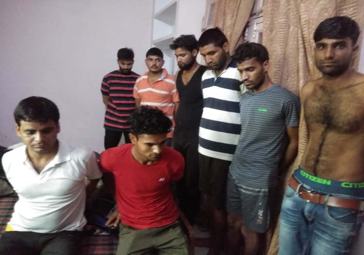 eight munna bhai and solver caught in sena bharti test in farrukhabad