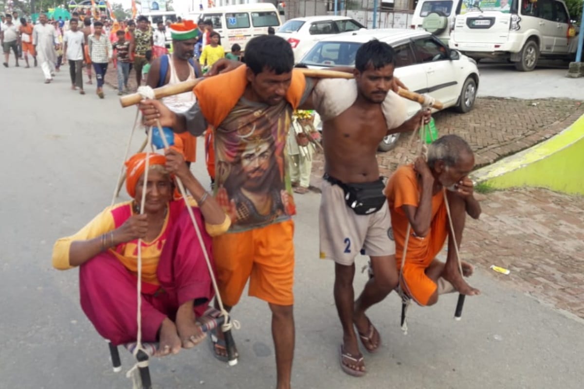 kawad yatra 2019: shrawan kumar of kalyug reached shamli with his parents sitting in kawad