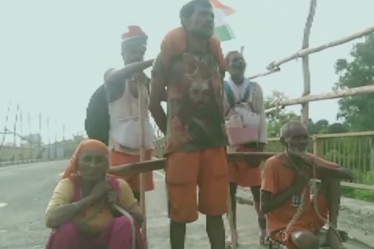 kawad yatra 2019: shrawan kumar of kalyug reached shamli with his parents sitting in kawad