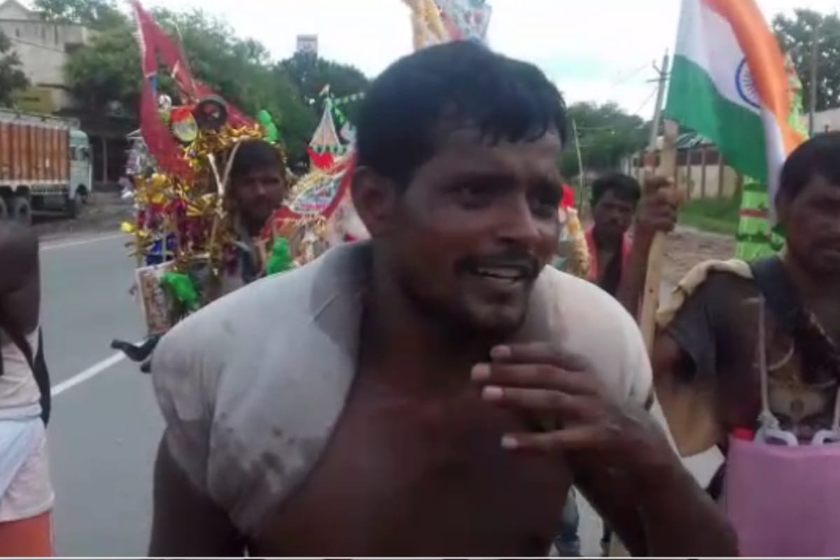 kawad yatra 2019: shrawan kumar of kalyug reached shamli with his parents sitting in kawad