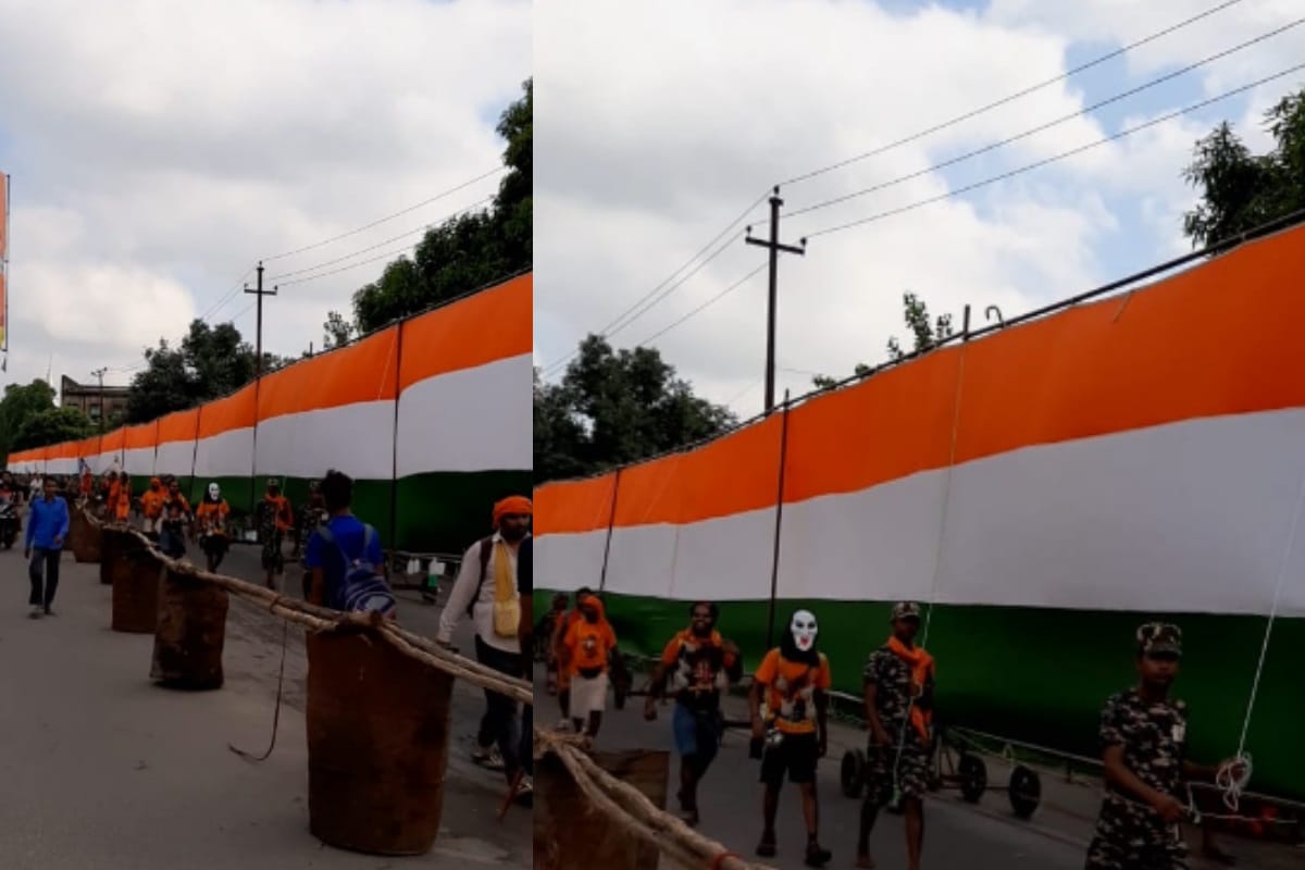 shivbhakt from Bulandshahr paying tribute to martyrs with 401 feet long tiranga kawad