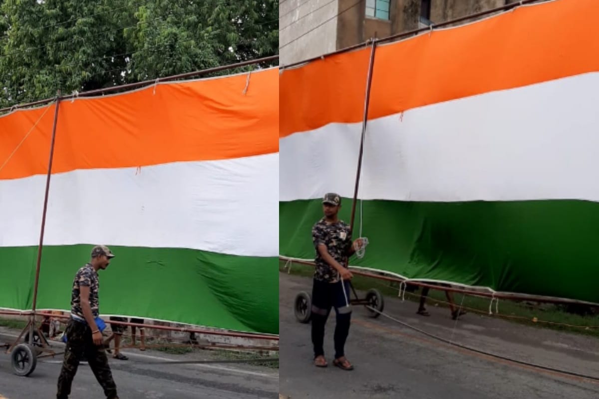 shivbhakt from Bulandshahr paying tribute to martyrs with 401 feet long tiranga kawad