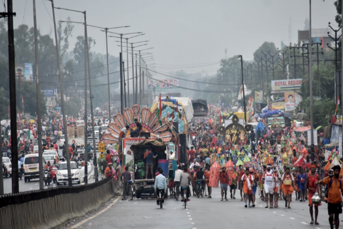 kawad yatra 2019: shiv bhakt everywhere on highway in Meerut city