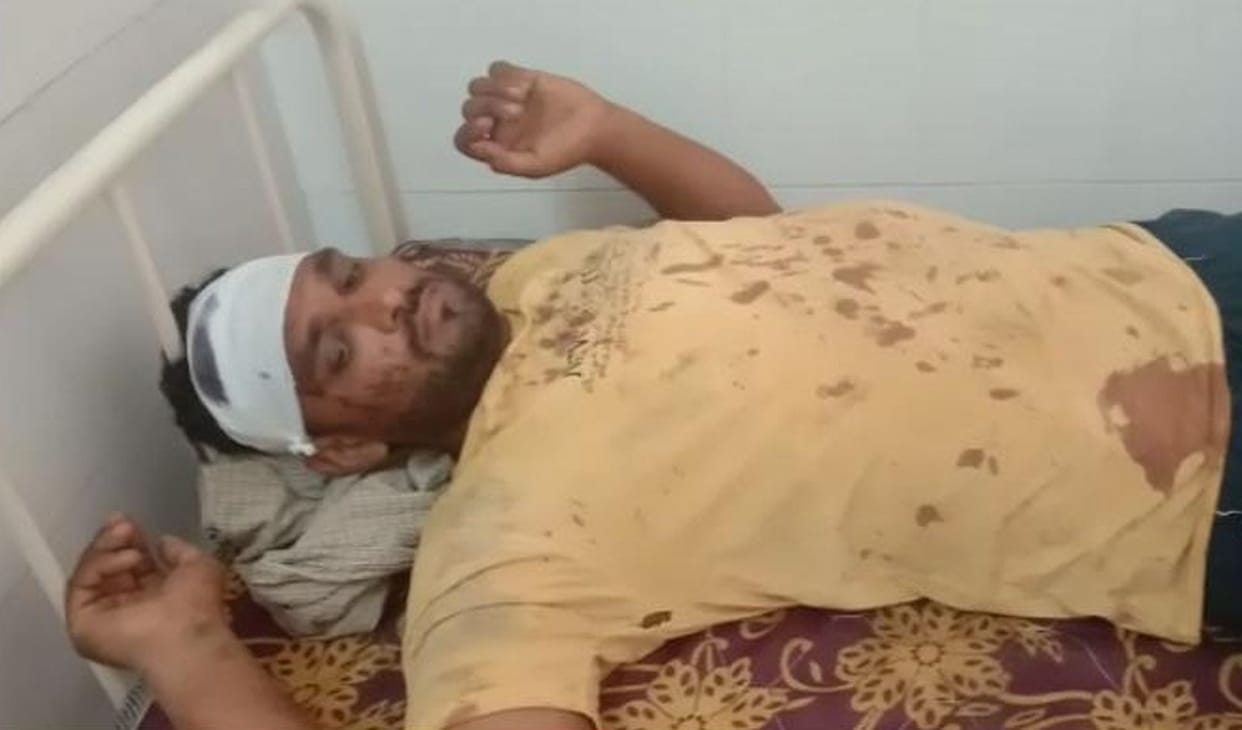 Two arms cut in sharp arms, six wounded