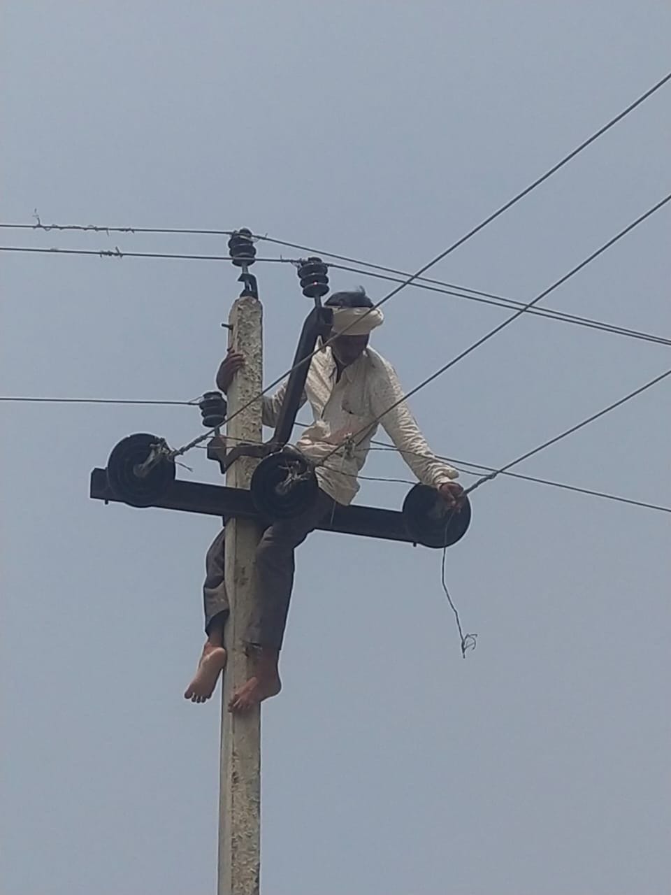 Electricty problem in santkabirnagar, people in trouble