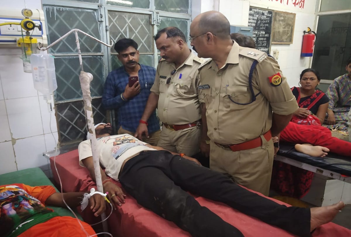 firing between two groups five injured among a kanwaria