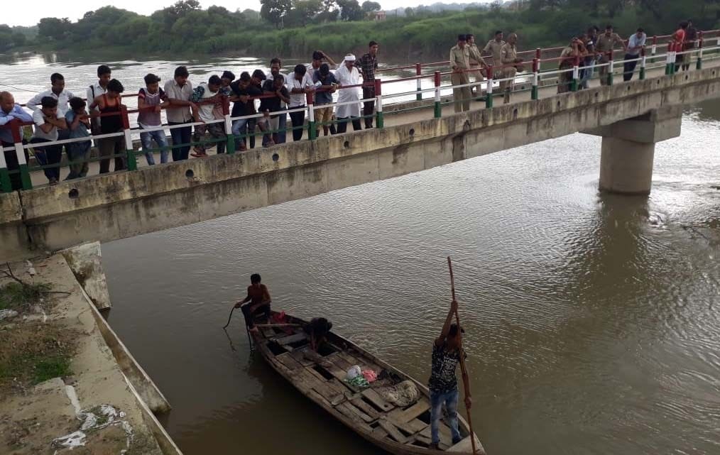 student drawn in sai river