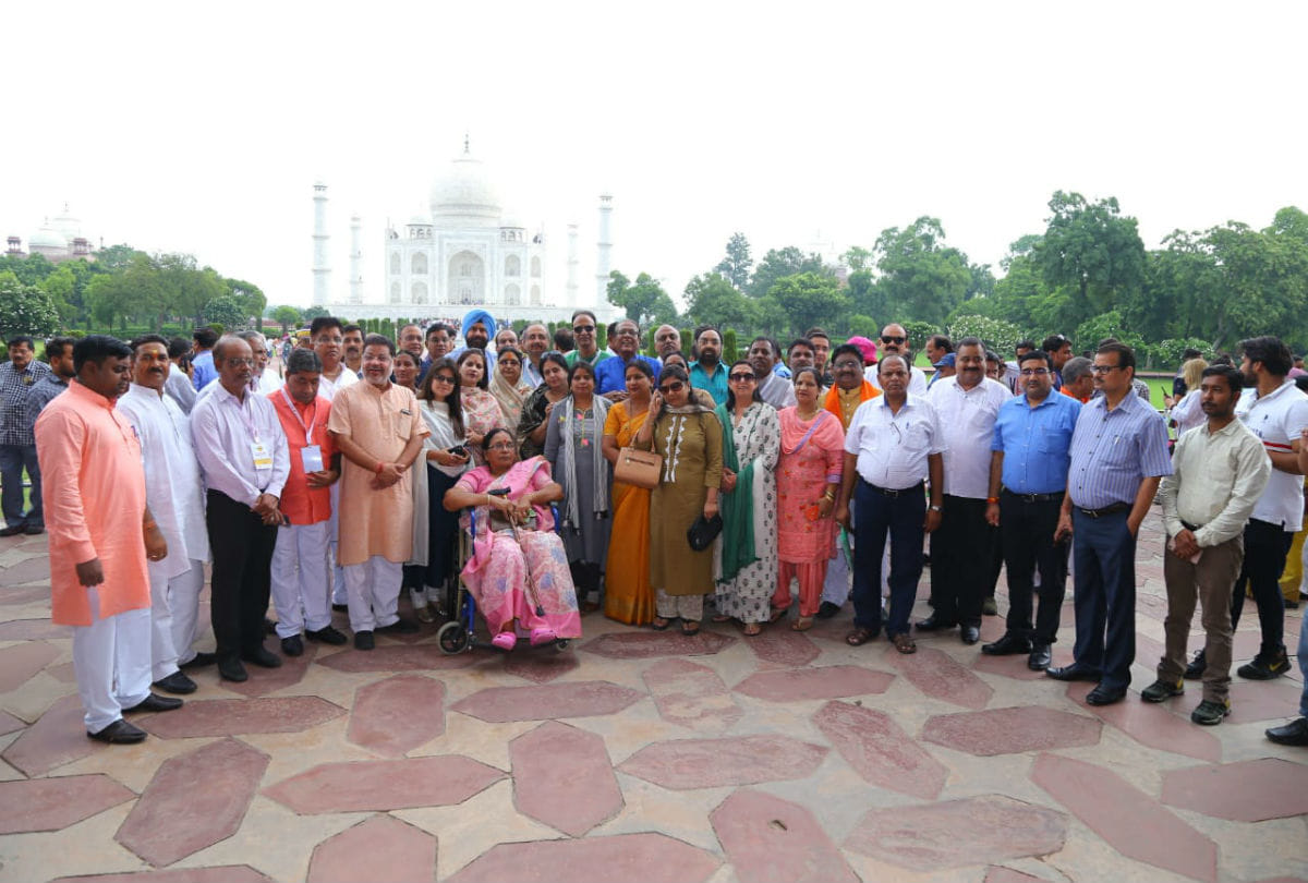 mayors visits Taj Mahal
