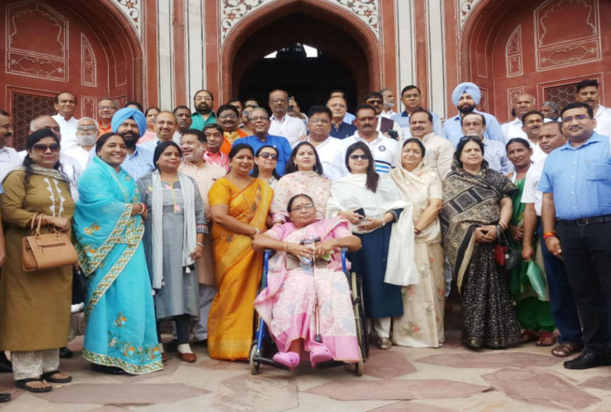 mayors visits Taj Mahal