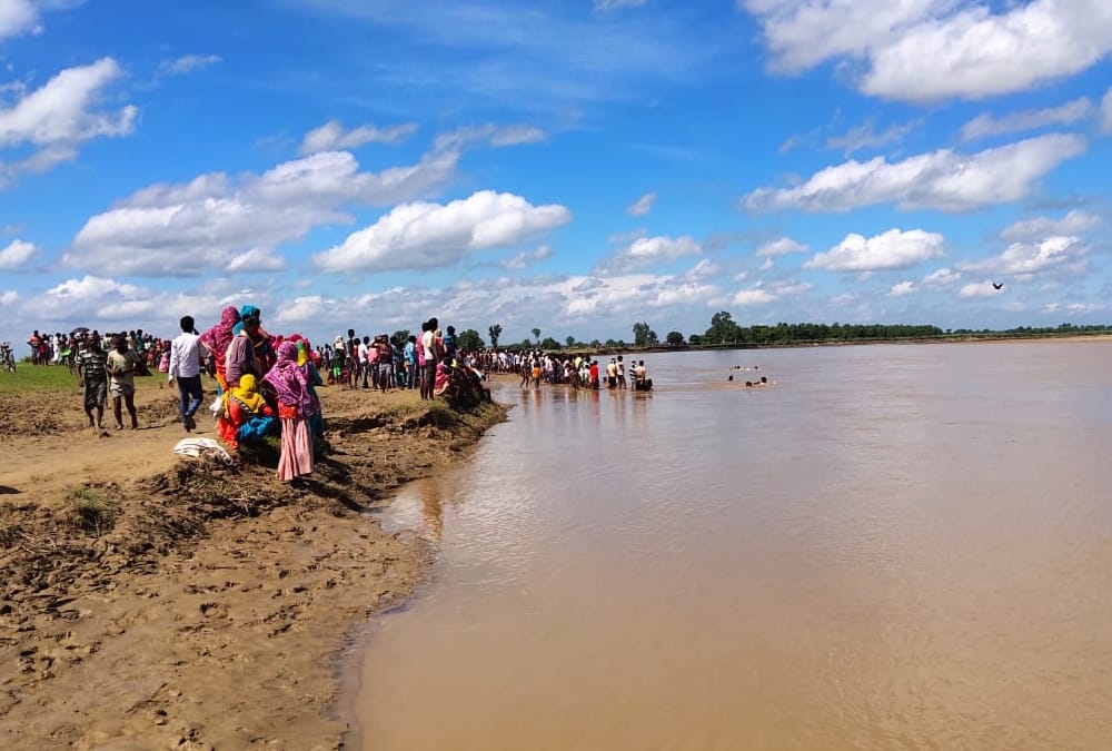 A boat get drowned in sarayu river in Bahraich.