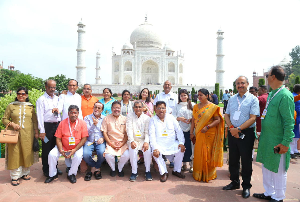 mayors visits Taj Mahal
